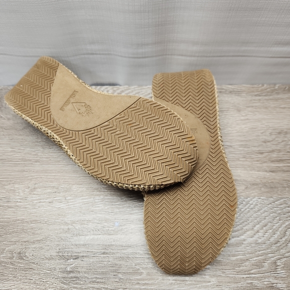 VOLATILE Wedge Platform Flip Flop Sandals Women's Size Us 9 Tan/ Beige - Picture 6 of 6